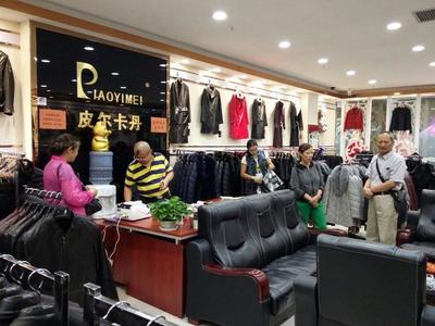 皮革城里的科技風(fēng) 陸良皮革城與現(xiàn)代電子產(chǎn)品銷售的交融軼事